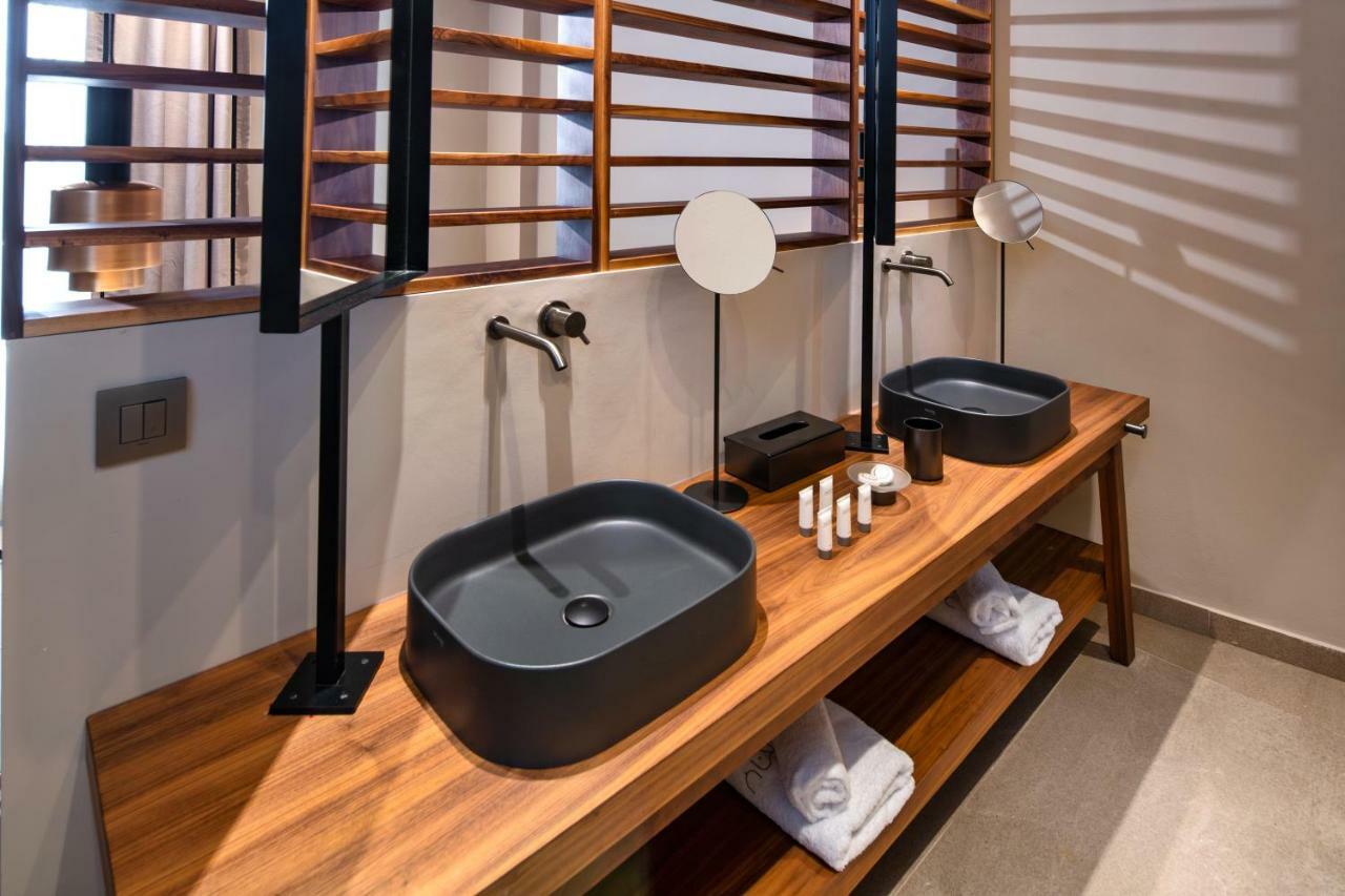 Uma Ray Suites Fira  Habitación foto